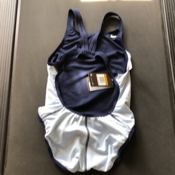 NIKE (10) One piece swimwear - Picture 12 of 13